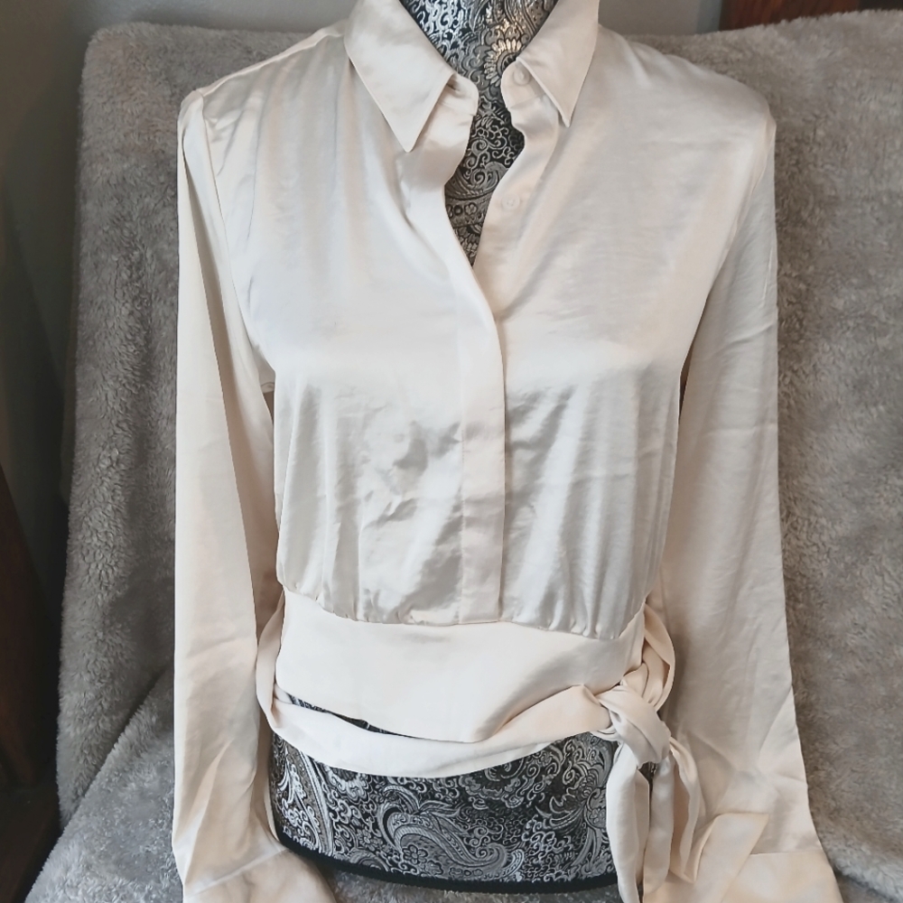 Express Cream Women's Top size medium